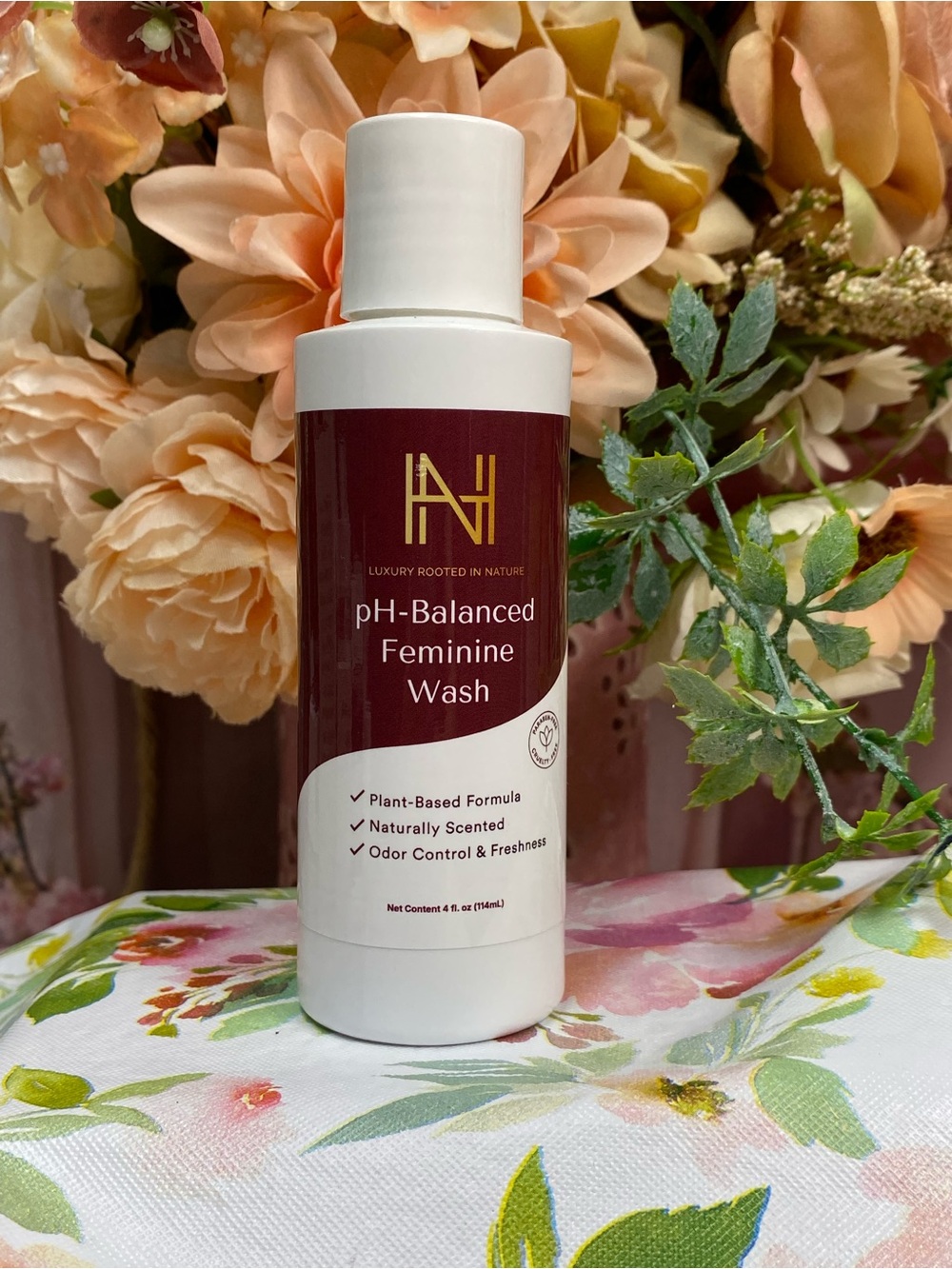 pH-Balanced Feminine Wash - Burgundy/White